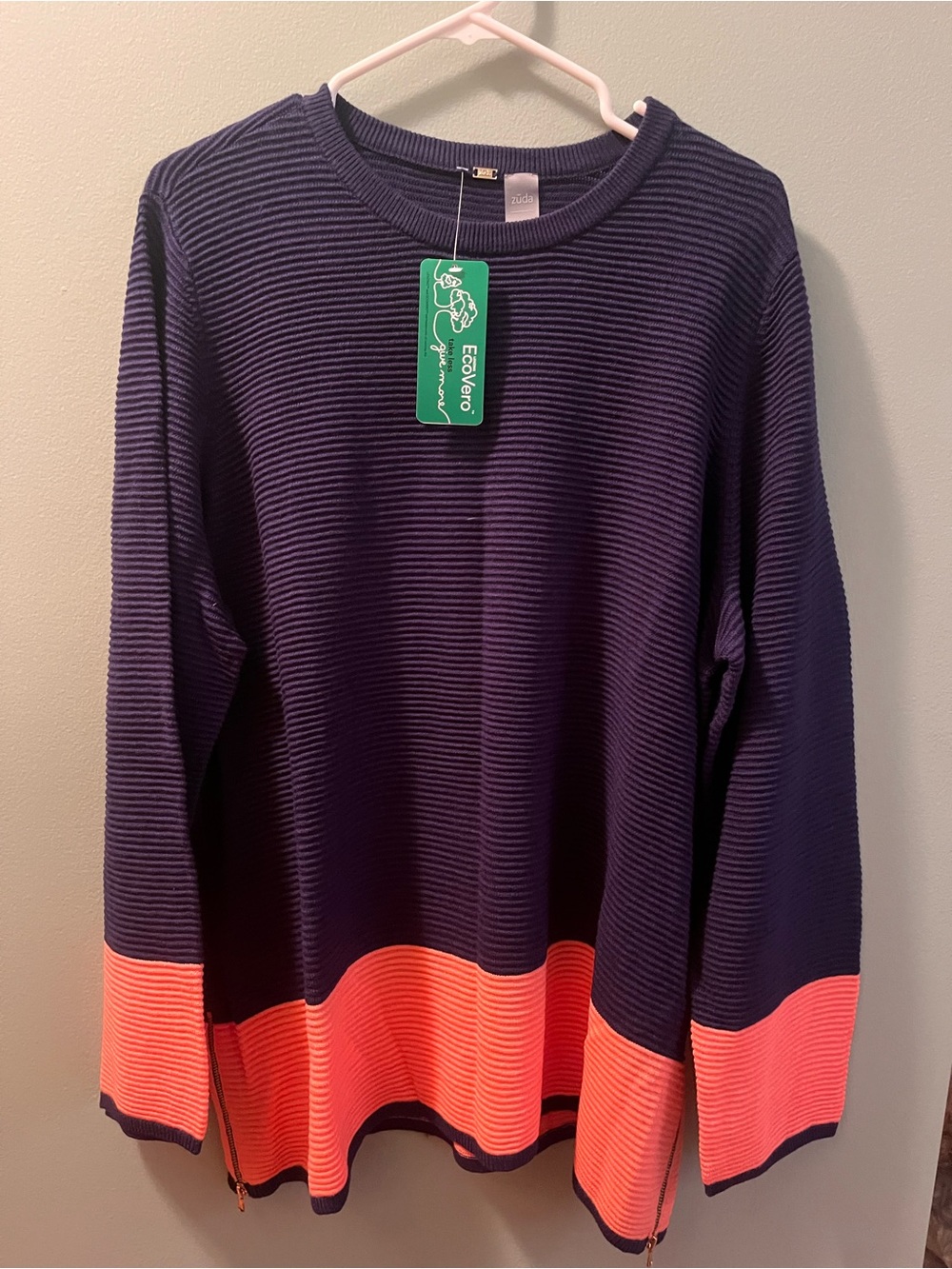 Zuda Women’s Navy and Coral Ribbed Crewneck Sweater